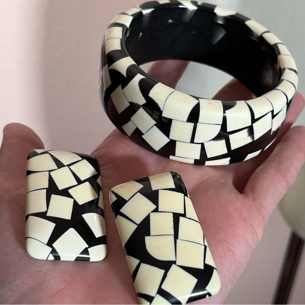 Vintage modernist lucite Art Deco Black White Oversized Wide Bracelet set HUGE